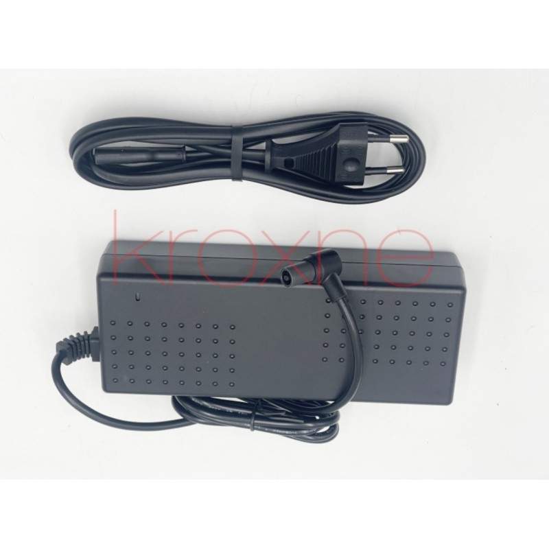 Ladegerät für den Elektroroller Xiaomi Electric Scooter 4 Pro (2. Generation).  - 1 Ladegerät für den Elektroroller Xiaomi Elect