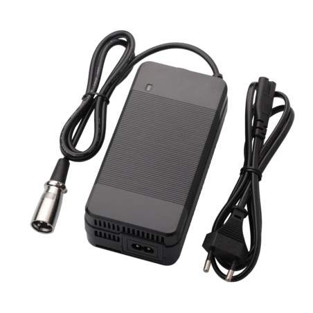Incarcator 54.6v 4A pentru bicicleta electrica sau trotineta electrica - putere 219W  - 1 Incarcator 54.6v 4A pentru bicicleta e